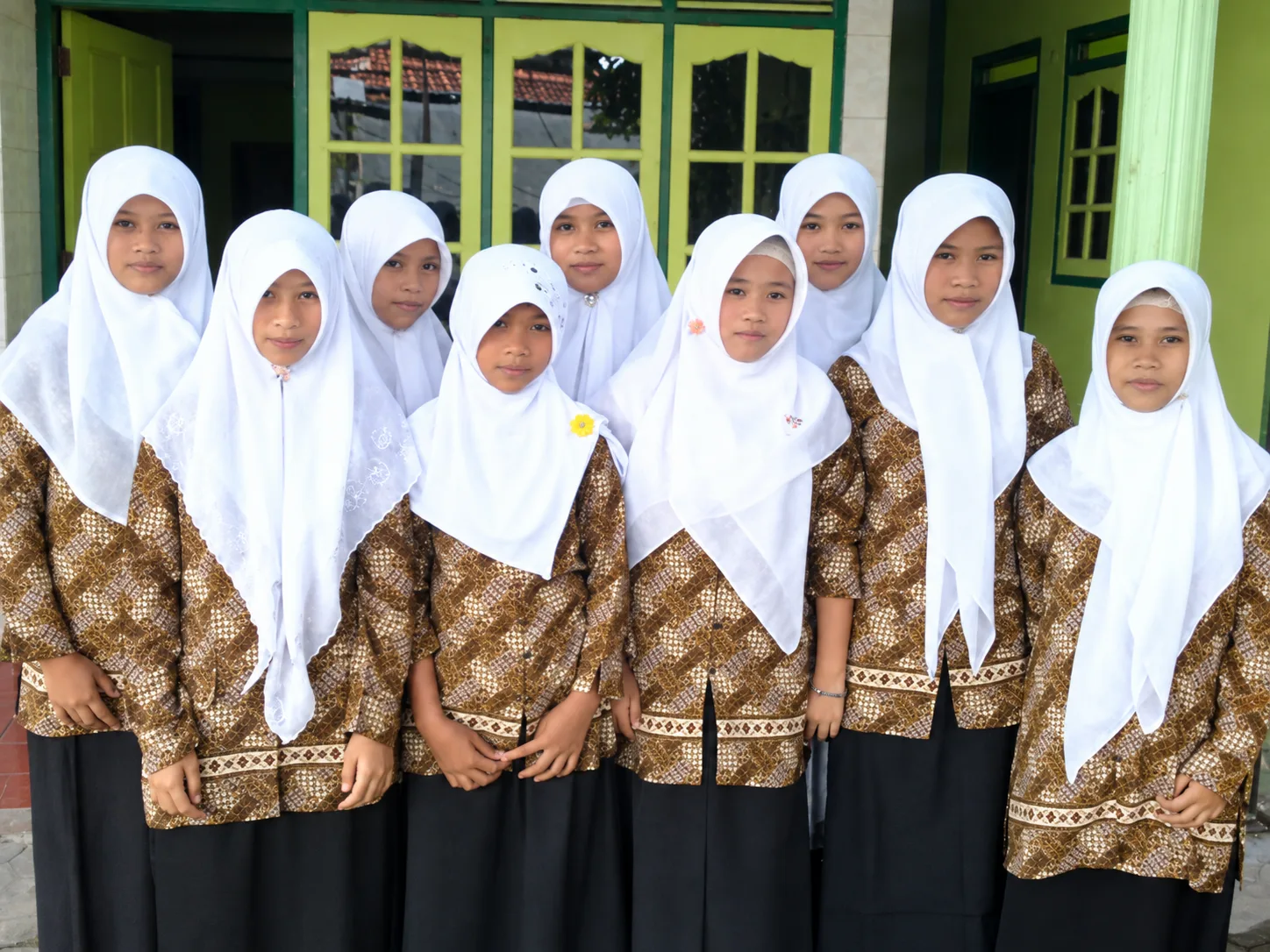 anak asuh perempuan